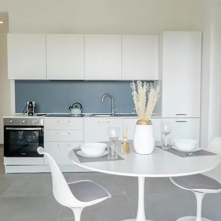 Apulialux - Exclusive And Modern City View, Private Parking * Μπάρι