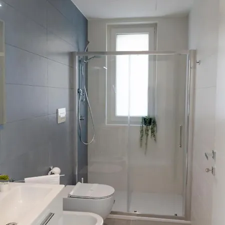 Apulialux - Exclusive And Modern City View, Private Parking Μπάρι
