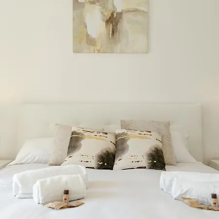 Apulialux - Exclusive And Modern City View, Private Parking