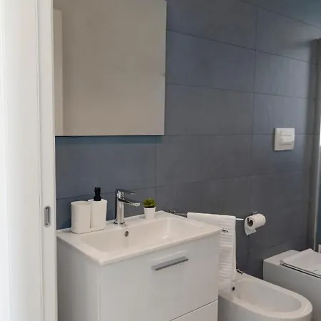 Apulialux - Exclusive And Modern City View, Private Parking Μπάρι